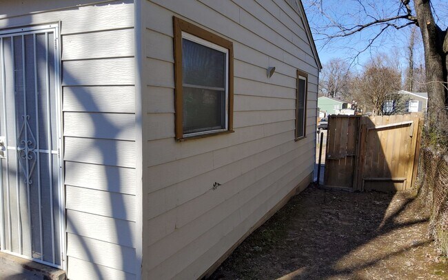 Building Photo - 2591 Callie Rd
