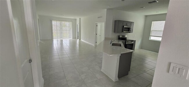 Building Photo - 1433 Deepwater Cir