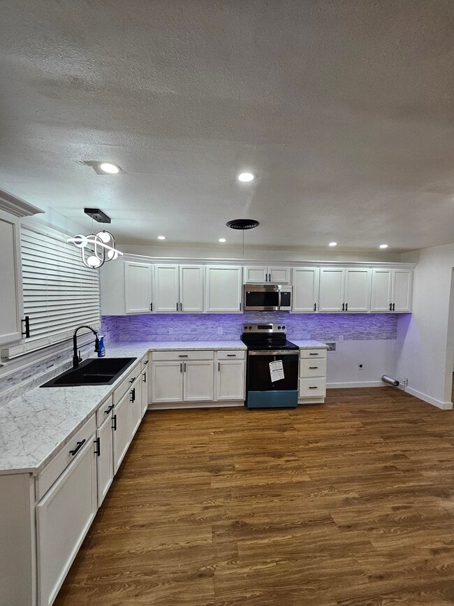 Building Photo - 3113 Tulip St