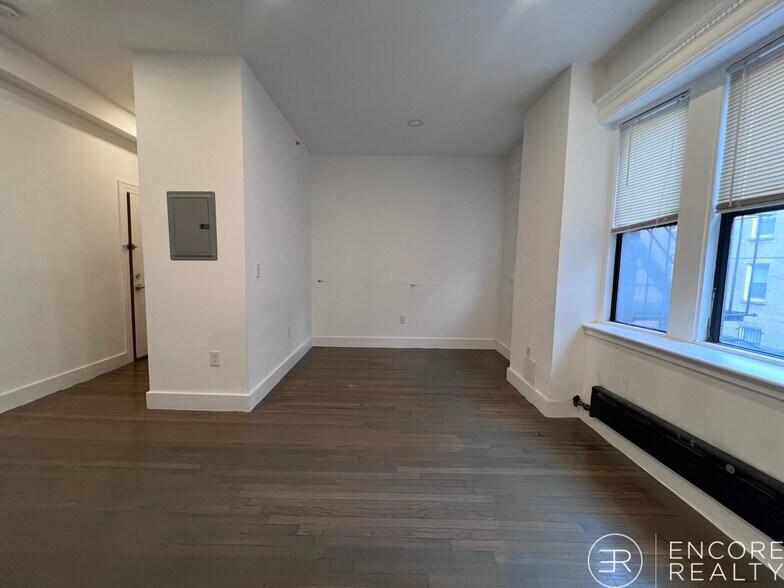 Building Photo - 11 Queensberry St