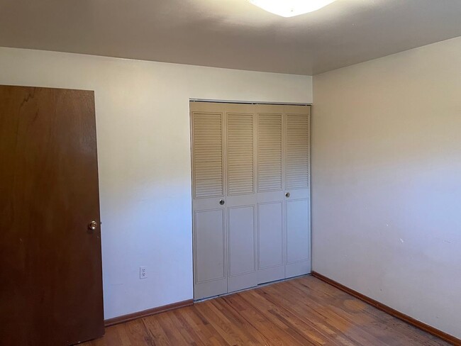 Building Photo - Cozy 2 BR / 1 Bath Townhome in Turtle Creek