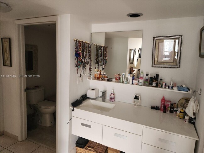 Building Photo - 1925 Brickell Ave