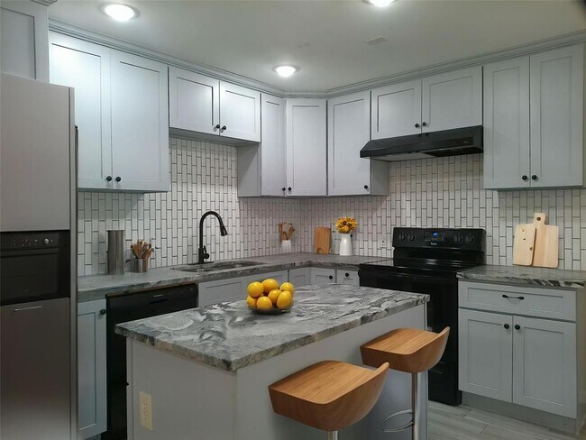 Primary Photo - 22262 Adams St