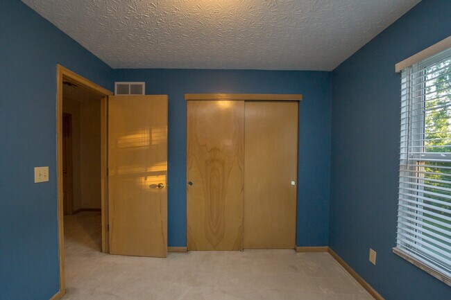 Building Photo - 6657 Delburn Ct