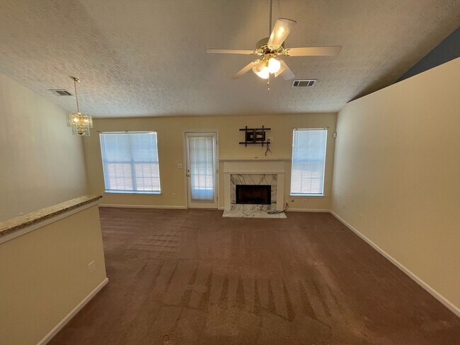 Building Photo - 2500 Hillvale Cir