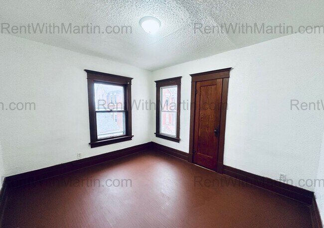 Building Photo - 820 W 2nd St