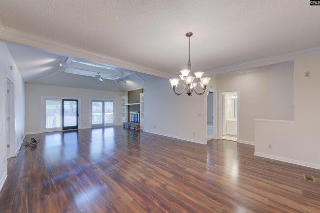 Building Photo - 9 Fairway Ln