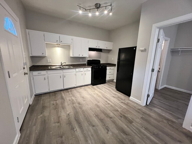 Building Photo - Charming One Bedroom Home In Prospect Hill