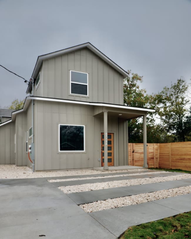 Building Photo - Sunlit Modern Austin Home — Designer Upgra...