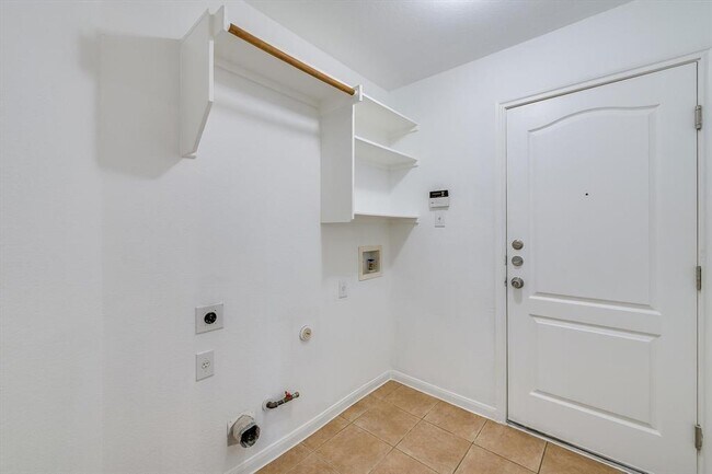 Building Photo - 702 Bent Wood Pl