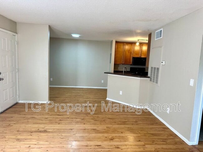 Building Photo - 11 Arbor Club Dr
