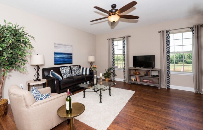 Building Photo - Luxury Townhome with a Garage!