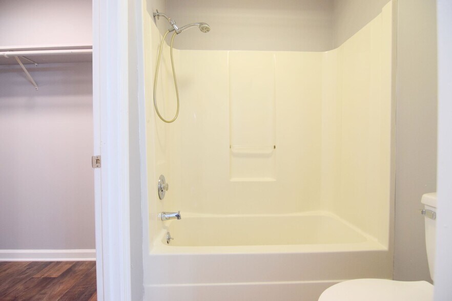 Building Photo - 2929 Selena Dr
