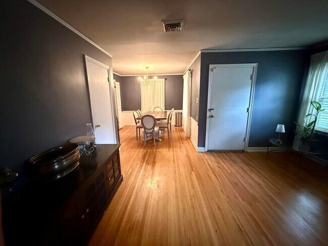 Building Photo - 4623 Leatherwood Ave