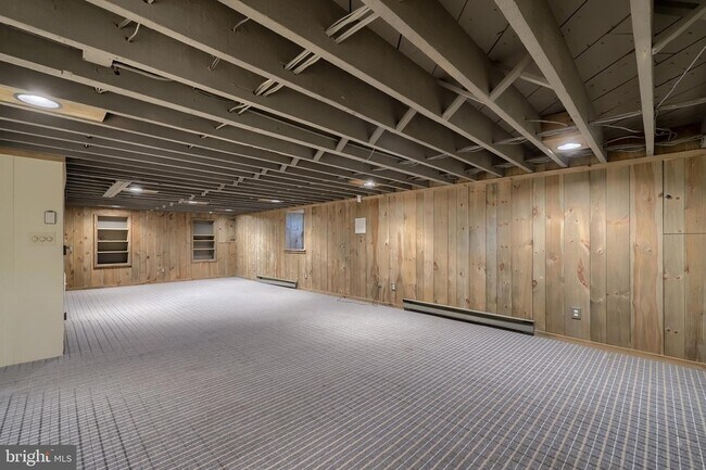 Building Photo - 226 E Caracas Ave