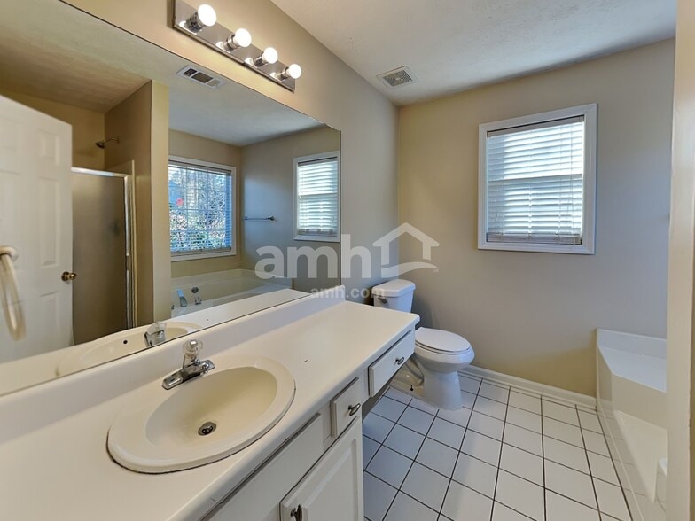 Building Photo - 805 Chatham Park Dr