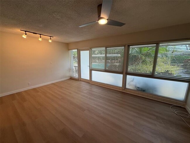 Building Photo - 4009 NE 21st Ave