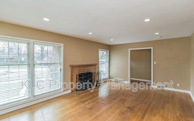 Building Photo - 7105 Sunset Terrace