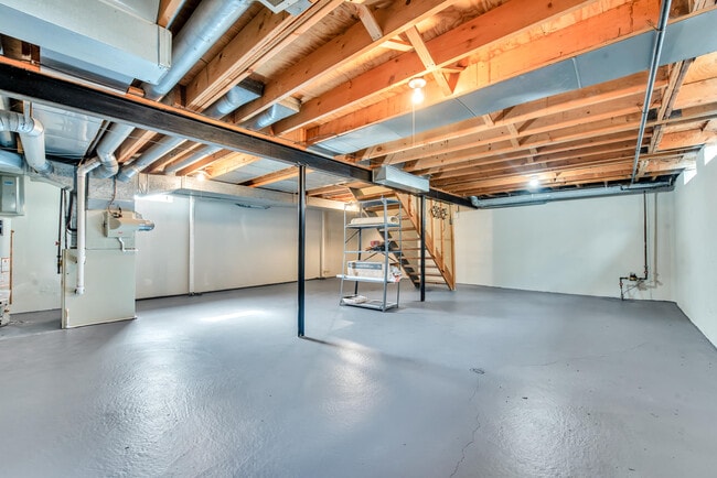 Building Photo - 197 Kings Way