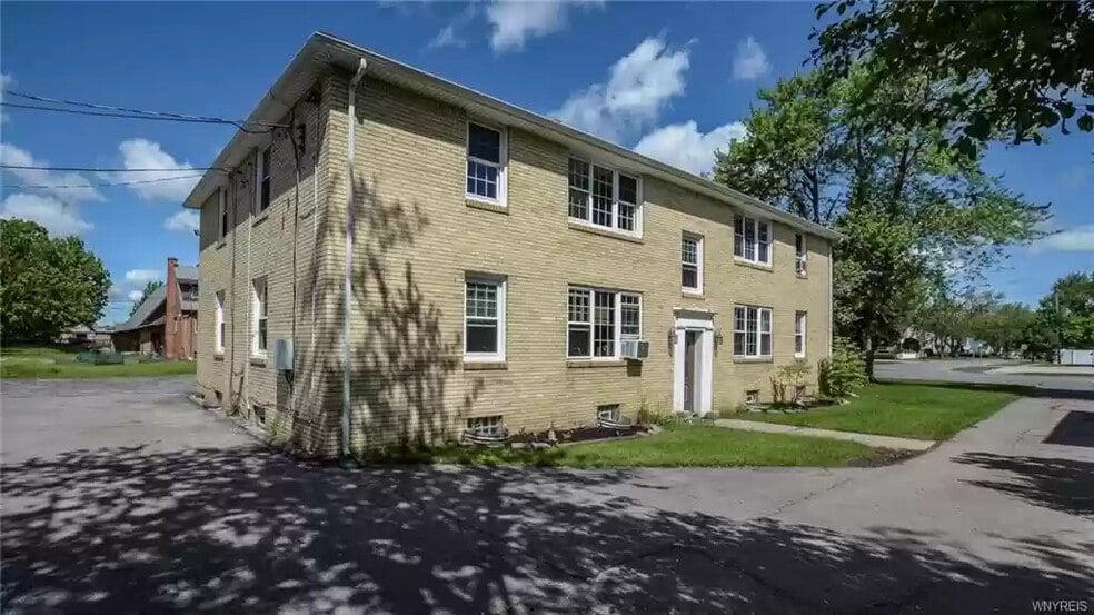 Building Photo - 2711 Sheridan Dr