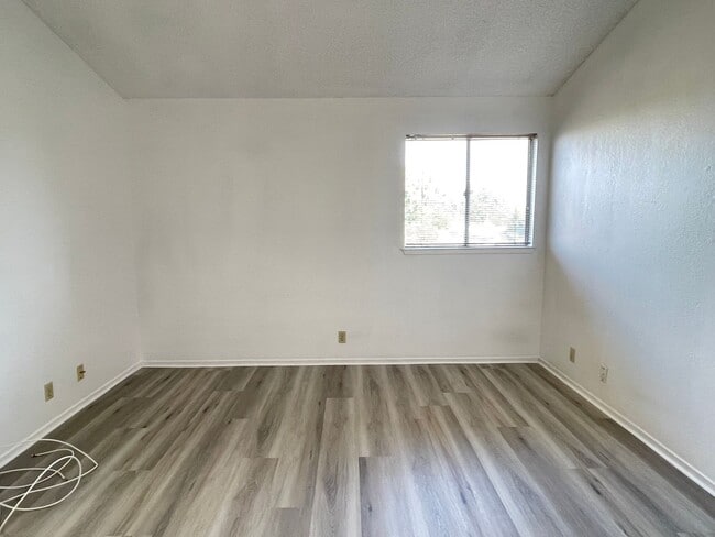 Building Photo - Upgraded Linda Vista Village Townhome.