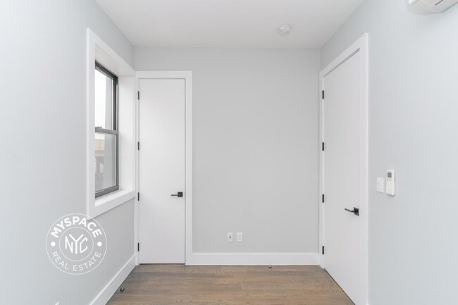 Building Photo - 644 Lorimer St