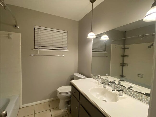 Building Photo - 9000 Currywood Dr