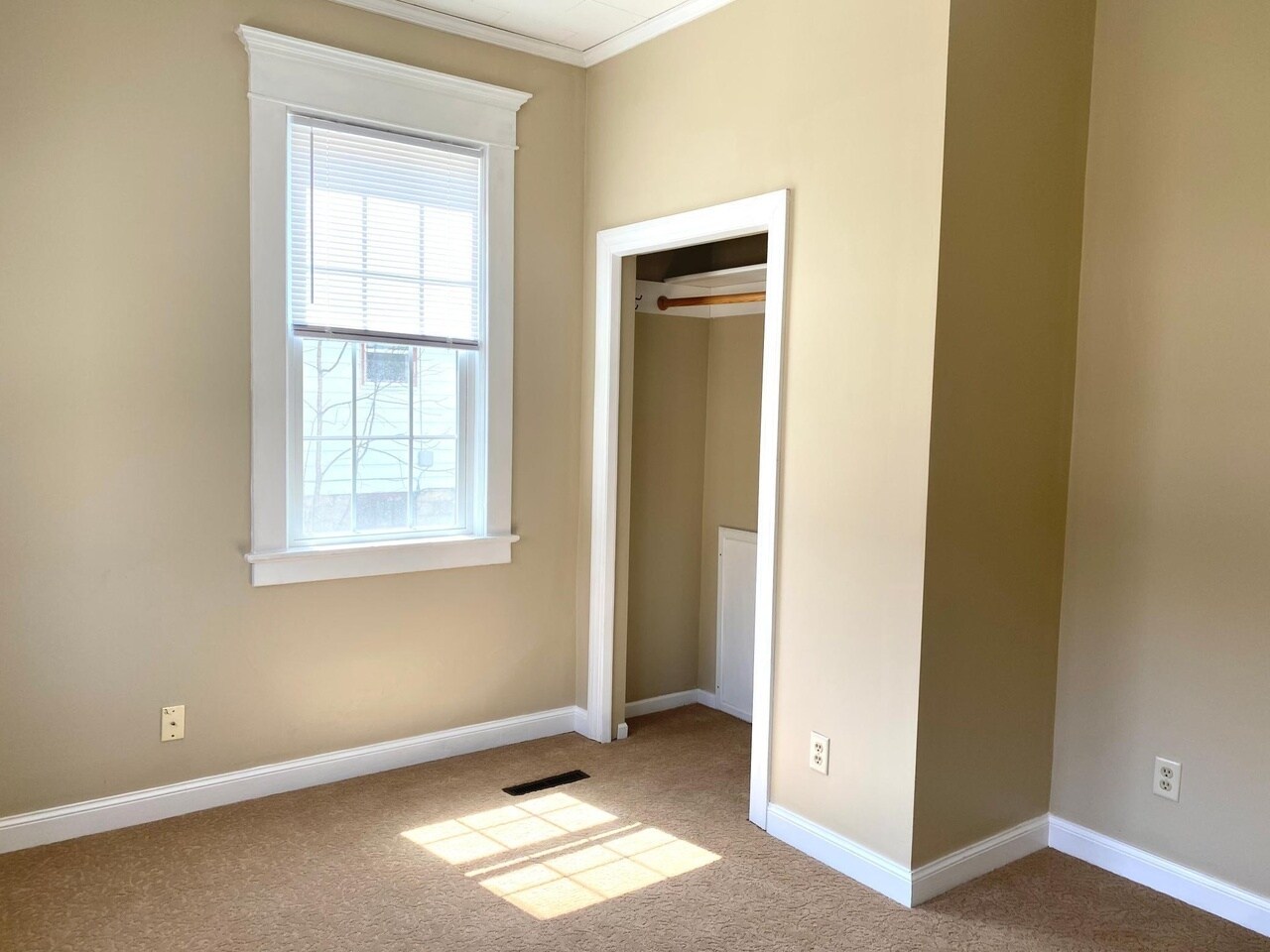 Building Photo - 305 8th Ave S