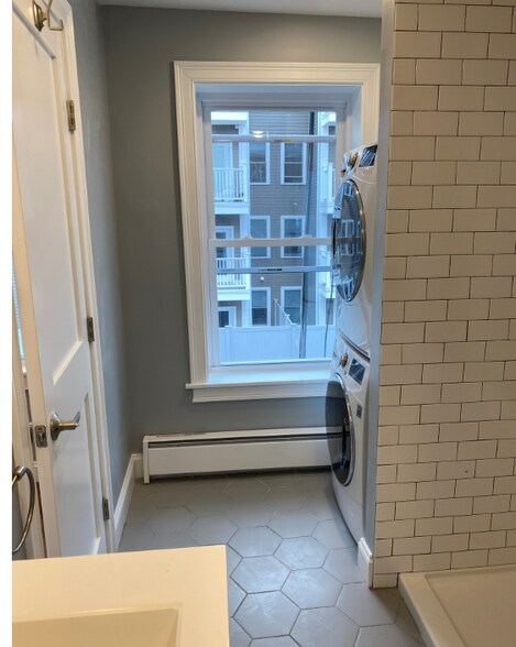 Building Photo - 16 Chelsea St