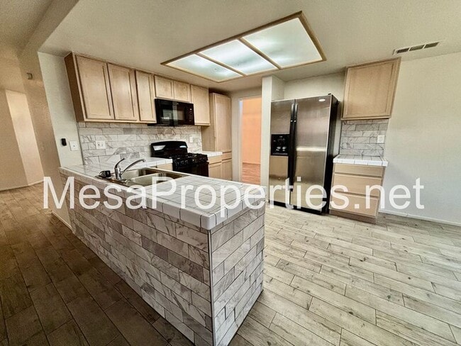 Building Photo - 12914 Tiburon Dr