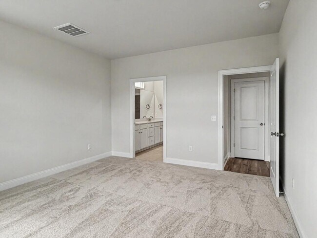 Building Photo - 7461 Linda Vis Ln
