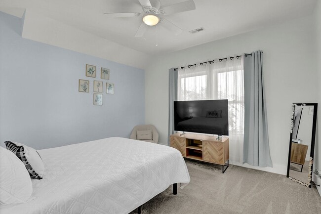 Building Photo - 1059 Meridian Dr