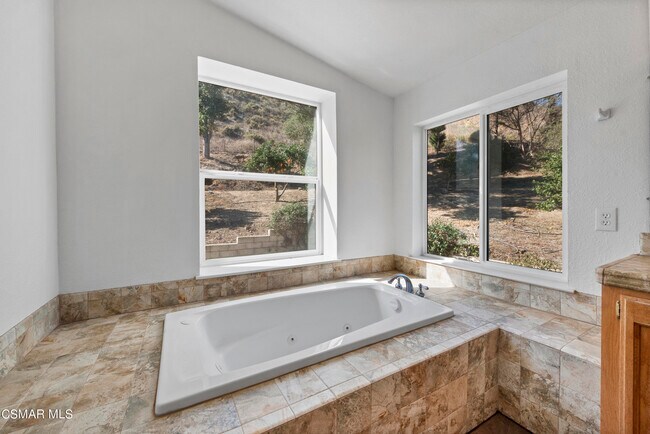 Building Photo - 1057 E La Loma Ave