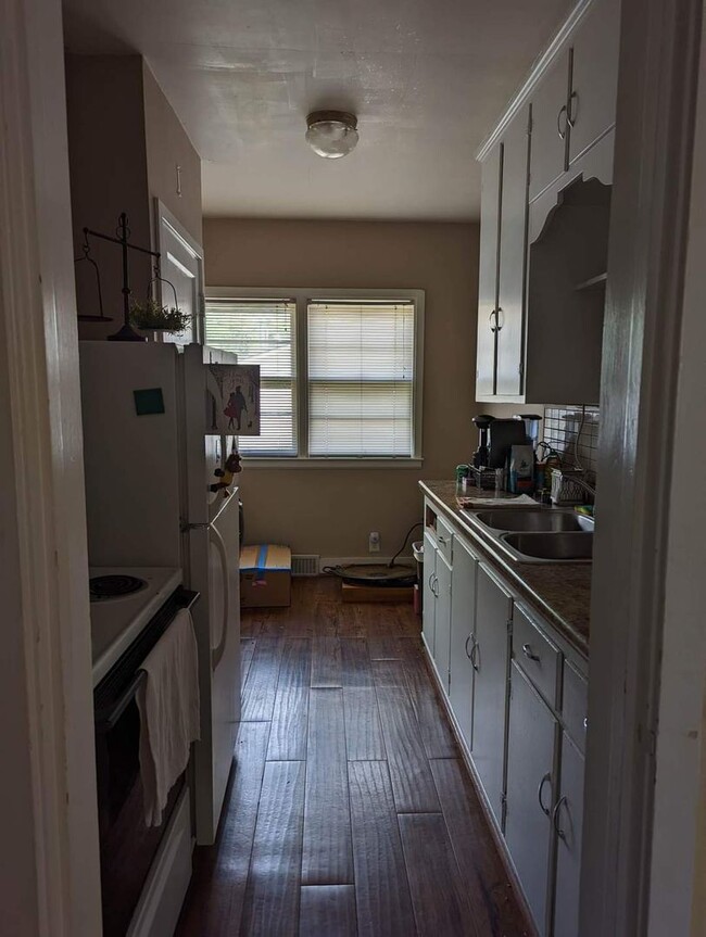 Building Photo - Cozy 1 Bedroom Home