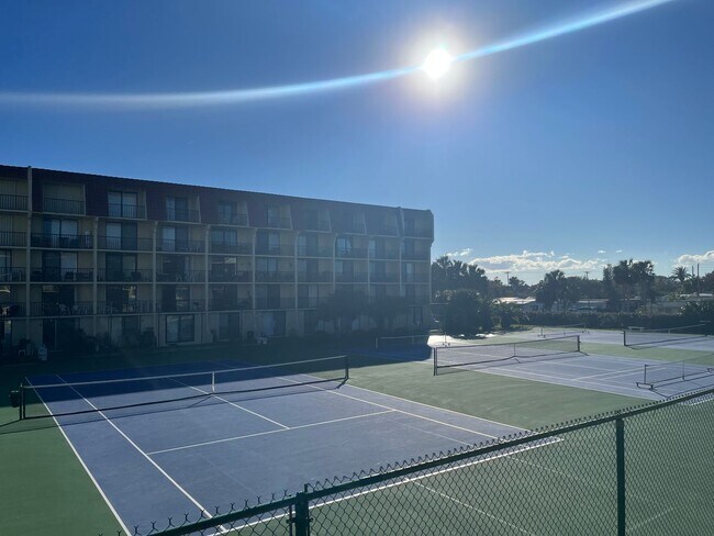 Building Photo - Amazing Ocean View from Pool and Jacuzzi - 1bdrm 1Ba in Datyona Beach