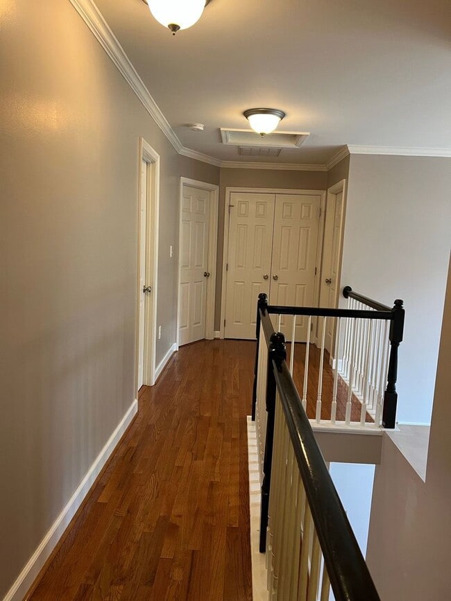 Building Photo - STAFFORD HOME - LARGE 5 BEDROOMS!