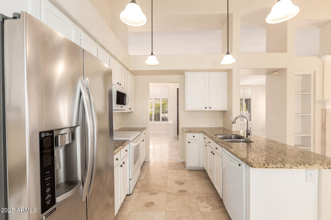 Building Photo - 5543 E Blanche Dr