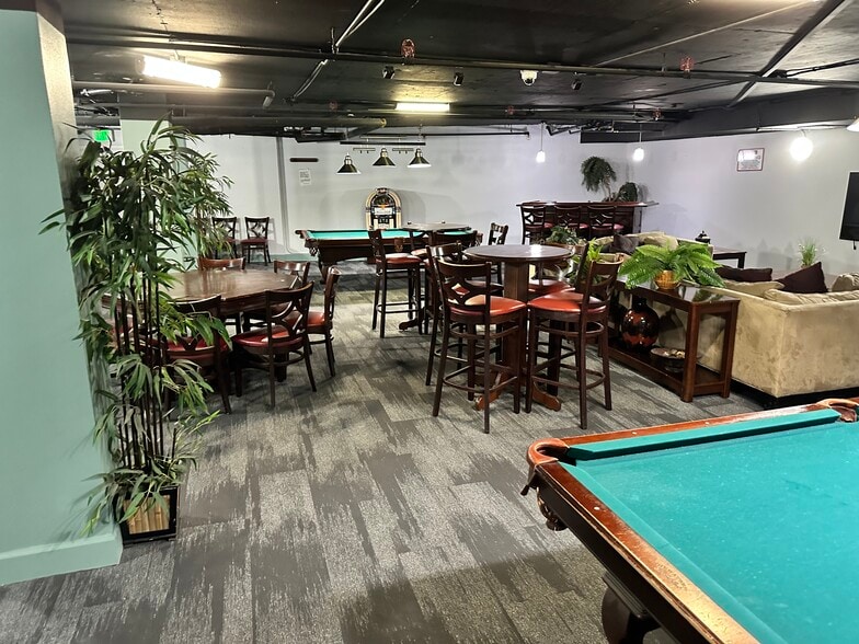 Lounge - 10982 Roebling Ave