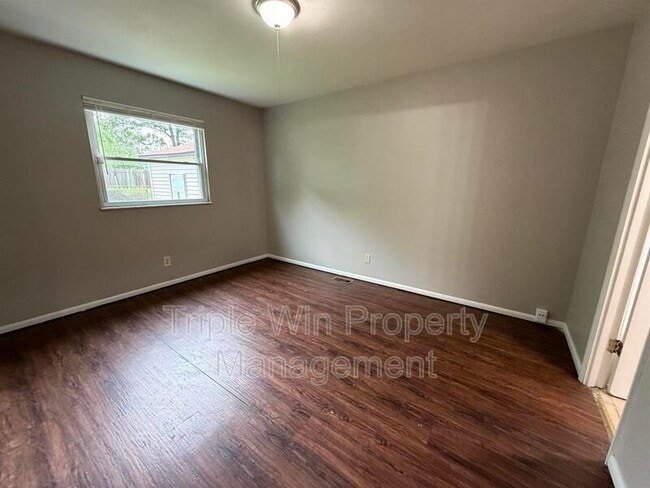 Building Photo - 3015 Matlock Dr