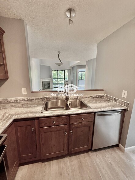 Building Photo - 7614 York Ave S