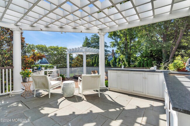 Building Photo - 207 Monmouth Ave