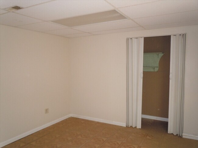 Building Photo - 1102 Apache Dr