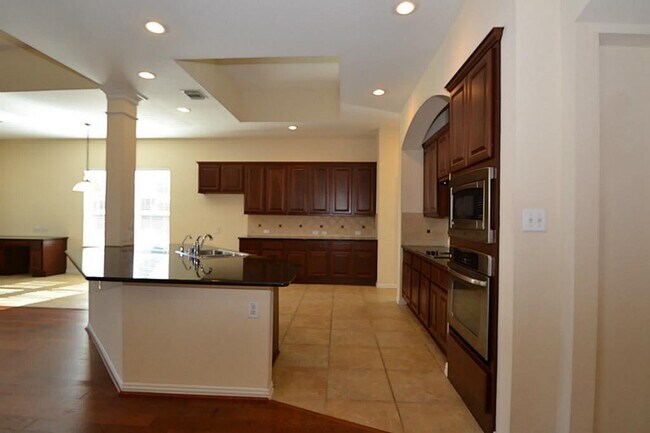 Building Photo - 6606 Cadogan Ct