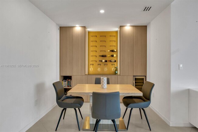 Building Photo - 350 S Miami Ave