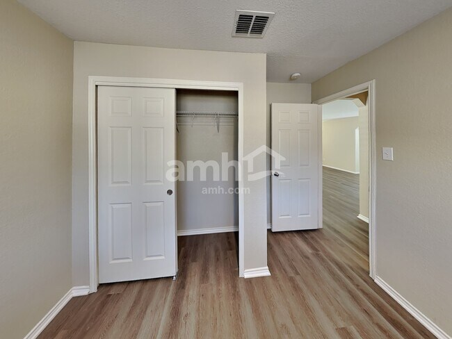 Building Photo - 3739 Hideaway Grn