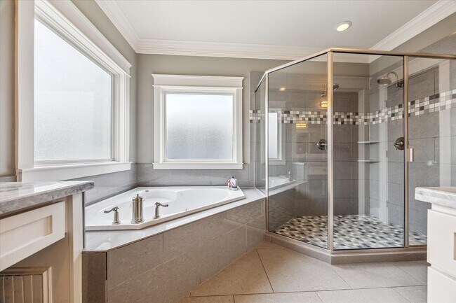 Building Photo - 604 Cortlandt St