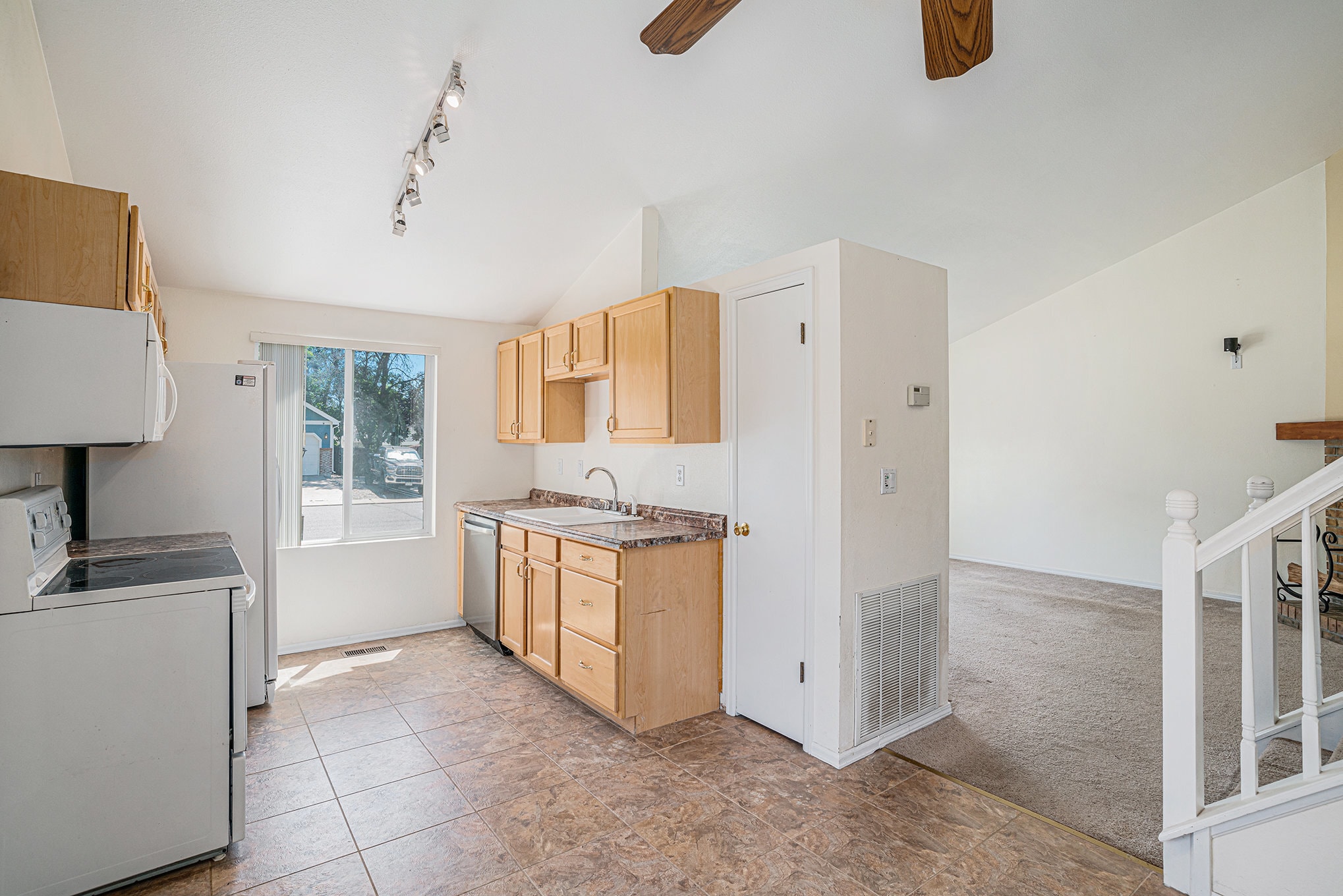 Building Photo - 2139 Daley Dr