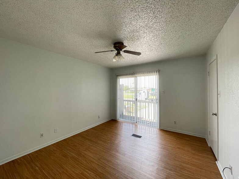 Building Photo - 1704 Bundrant Dr