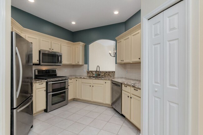 Building Photo - 308 Espana Ct