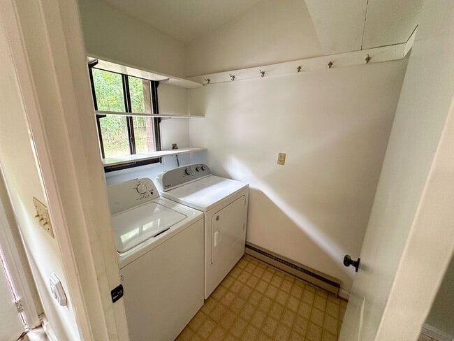 Building Photo - Lake Monticello 3bed/2Bath Rental